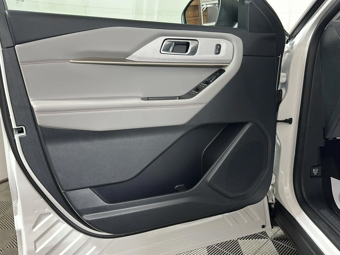 New 2026 Star White Metallic Tri-Coat Ford Active image 13