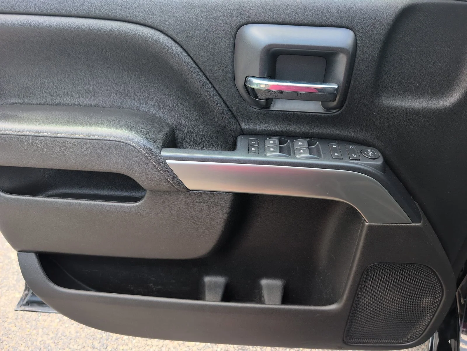 Used 2018 BLACK Chevrolet LT image 15