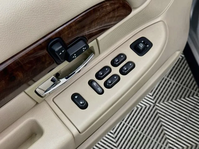 Used 2008 Tan Mercury GS image 16