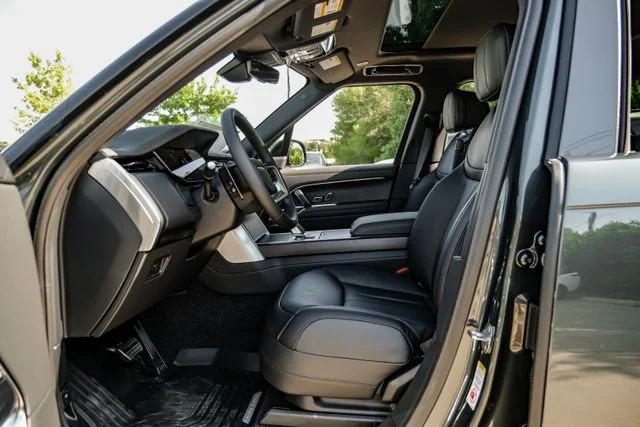 New 2026  Land Rover SE image 4