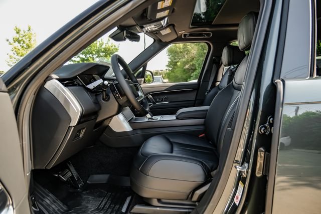 New 2026 Belgravia Green Land Rover SE image 4