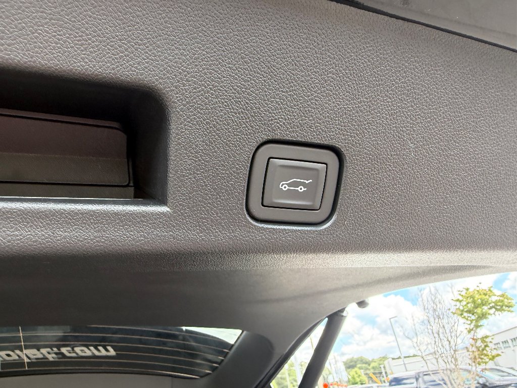 New 2027 Mosaic Black Metallic Chevrolet LT image 20
