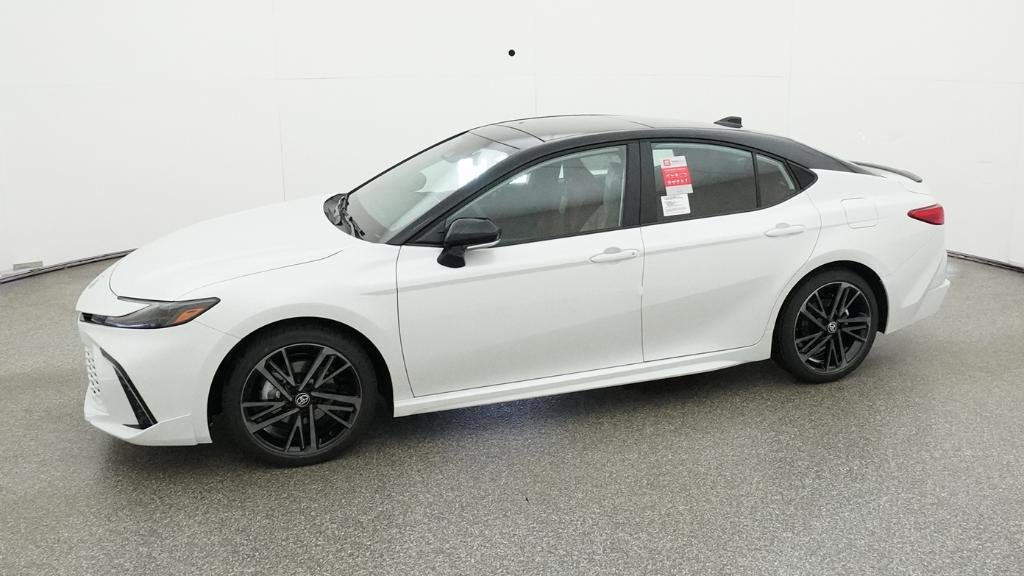 New 2026 Wind Chill Pearl with Midnight Black Metallic roof Toyota XSE image 2