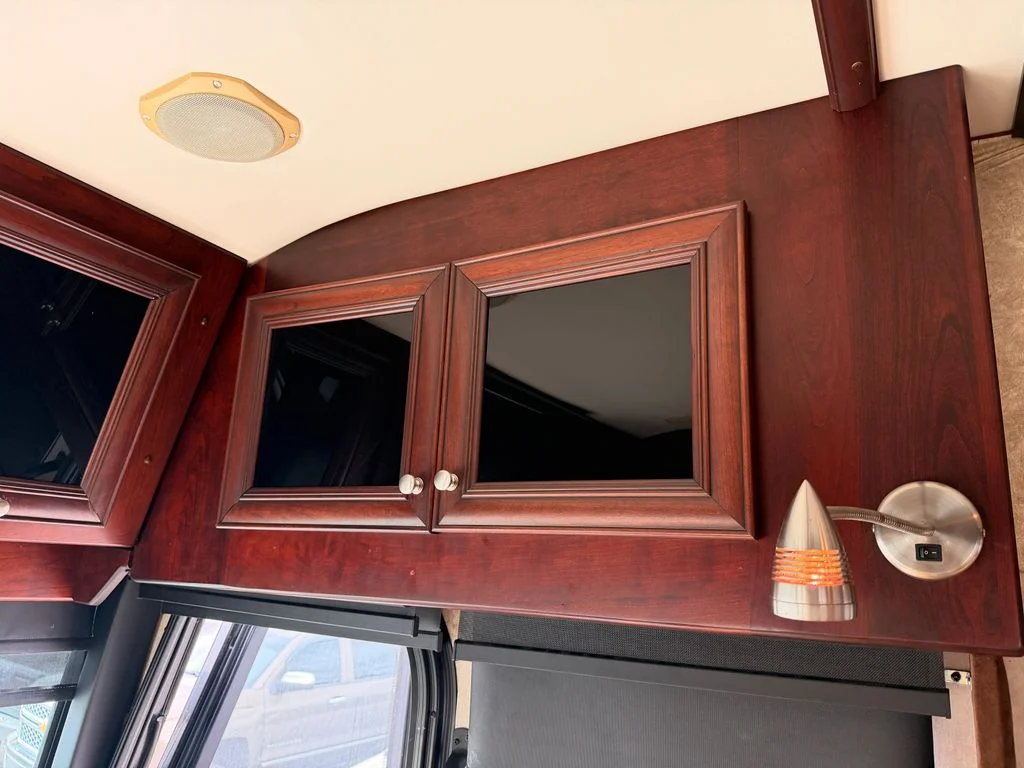 Used 2010 Black Fleetwood 42T image 19