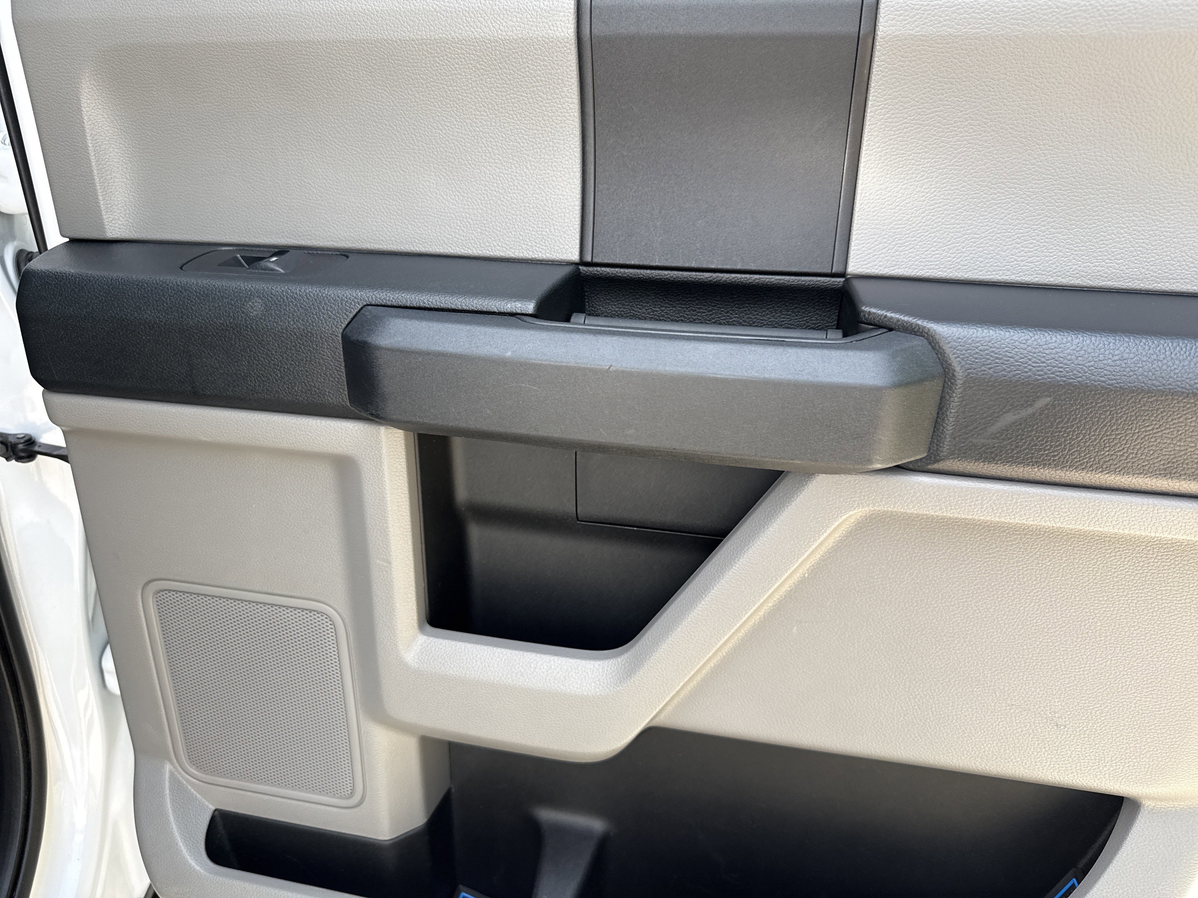 Used 2018 Oxford White Ford XL image 16