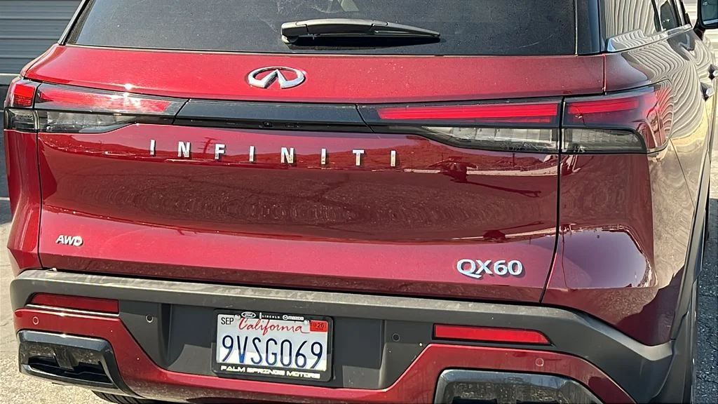 Certified Used 2025 Deep Bordeaux INFINITI LUXE image 6