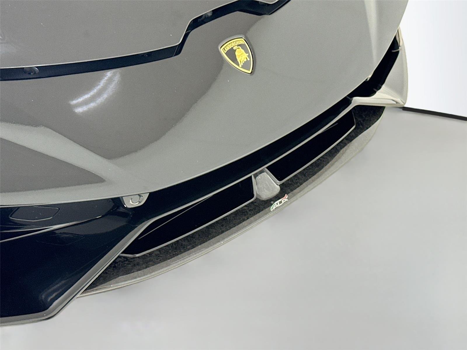 Used 2018 Nero Noctis Lamborghini Performante Spyder | Carbon Buckets | Branding Pkg image 36