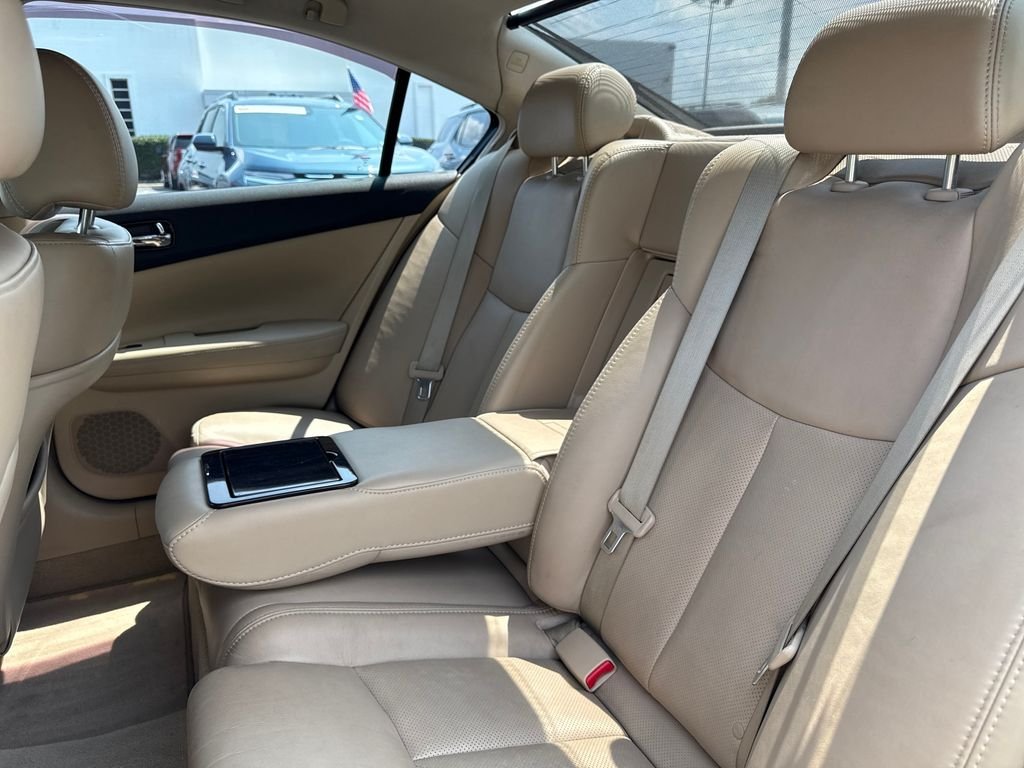 Used 2013 Pearl White Nissan 3.5 SV image 19