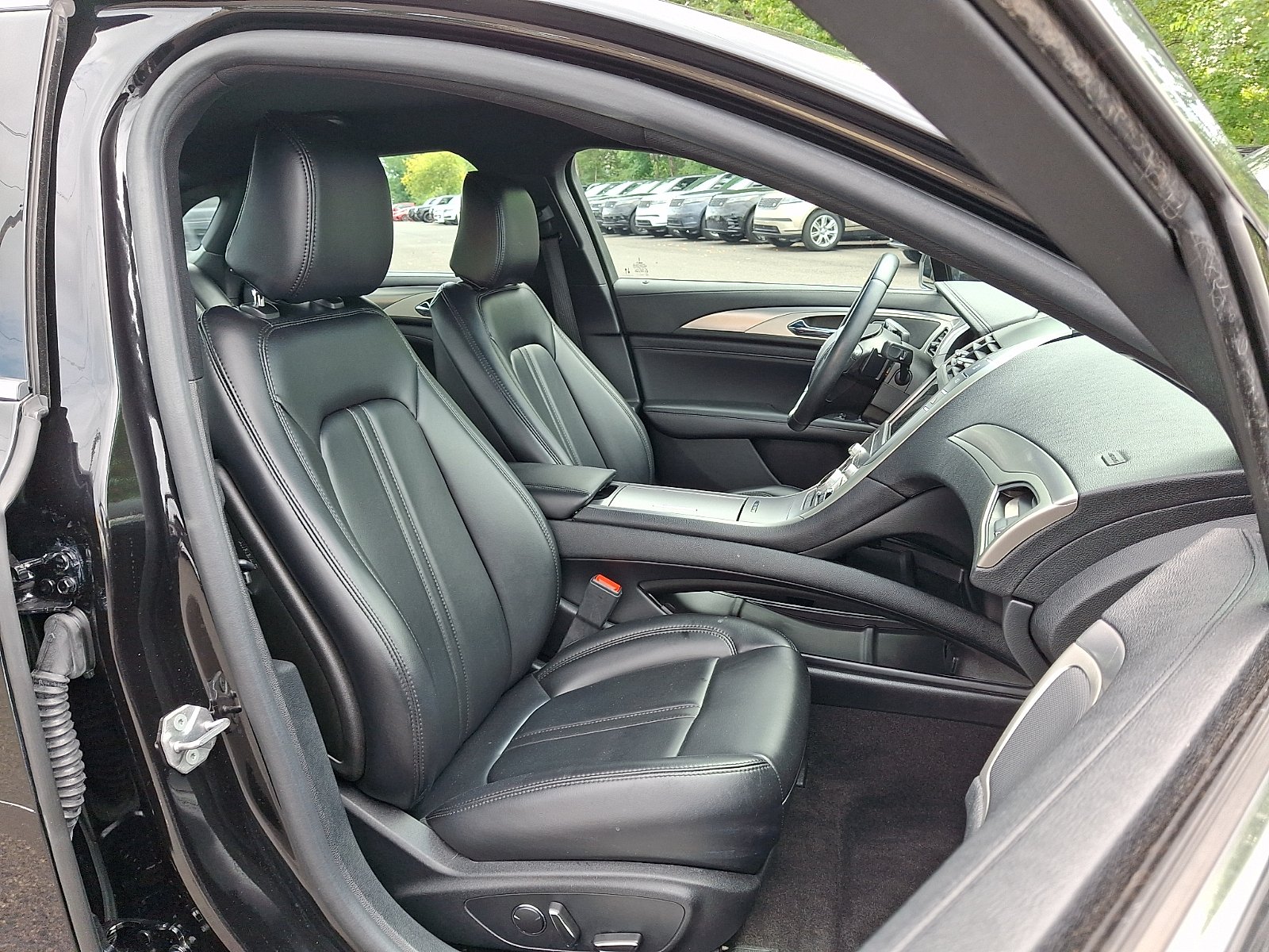 Used 2020 Infinite Black Metallic - UM Lincoln Standard image 3