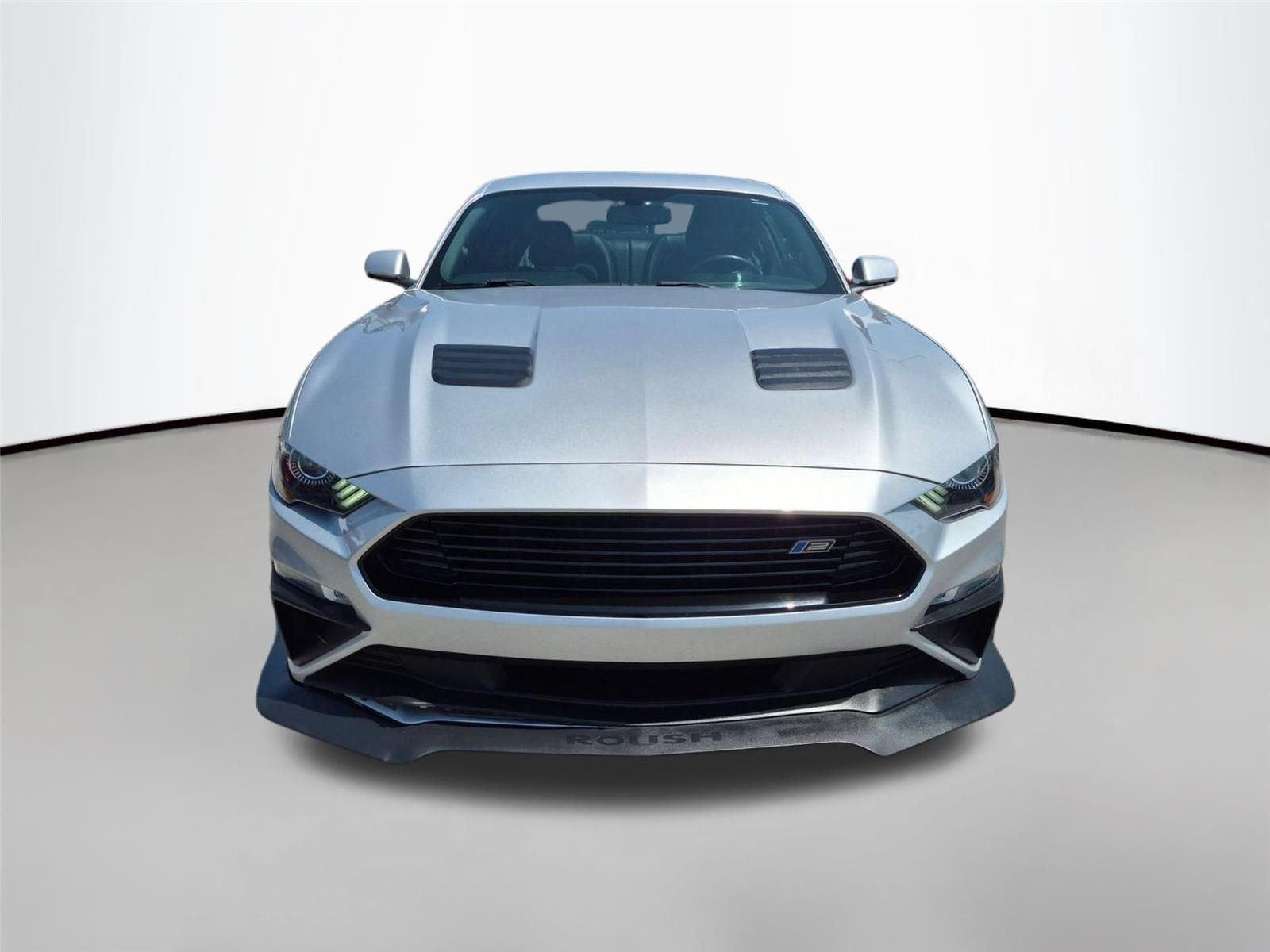 Used 2018  Ford GT Premium image 2