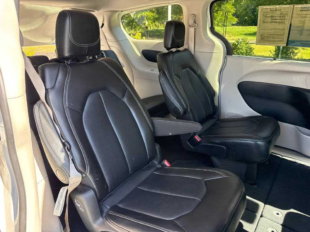 Used 2024 Bright White Clearcoat Chrysler Touring L image 34