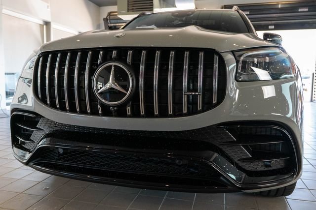 New 2026 MANUFAKTUR Alpine Grey Mercedes-Benz GLS 63 AMG® image 11