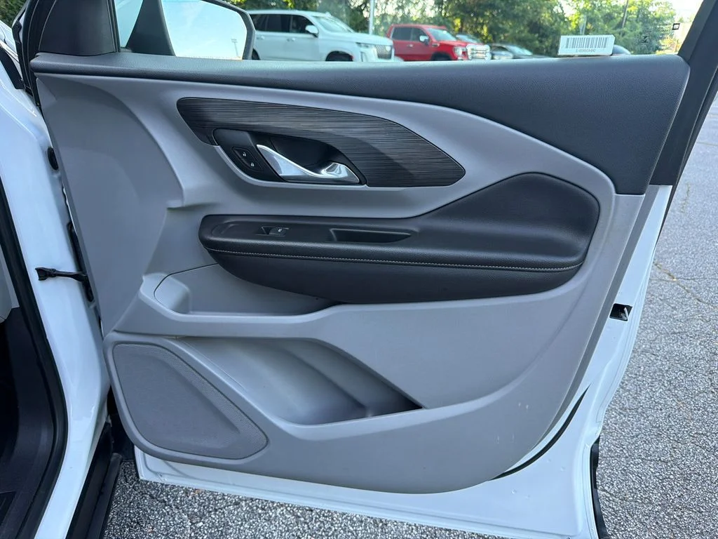 Used 2022 White GMC SLT image 14