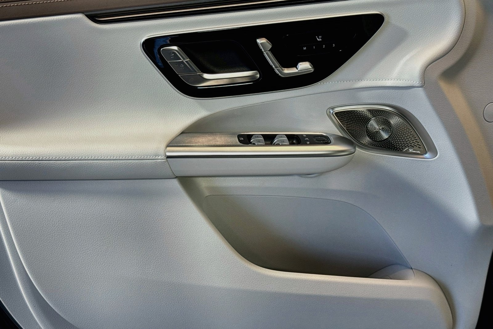 New 2026 Twilight Blue Metallic Mercedes-Benz EQE 320+ image 16