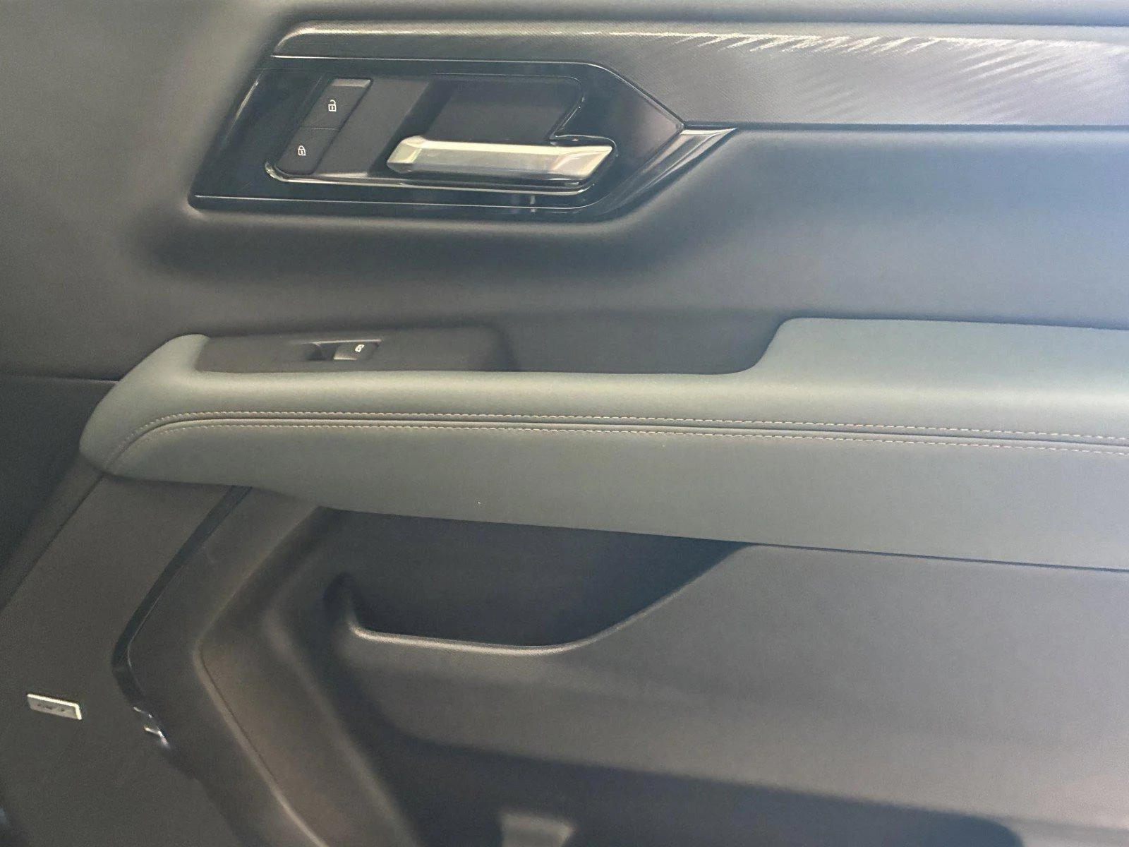 2026 GMC Yukon AT4 - Photo 9