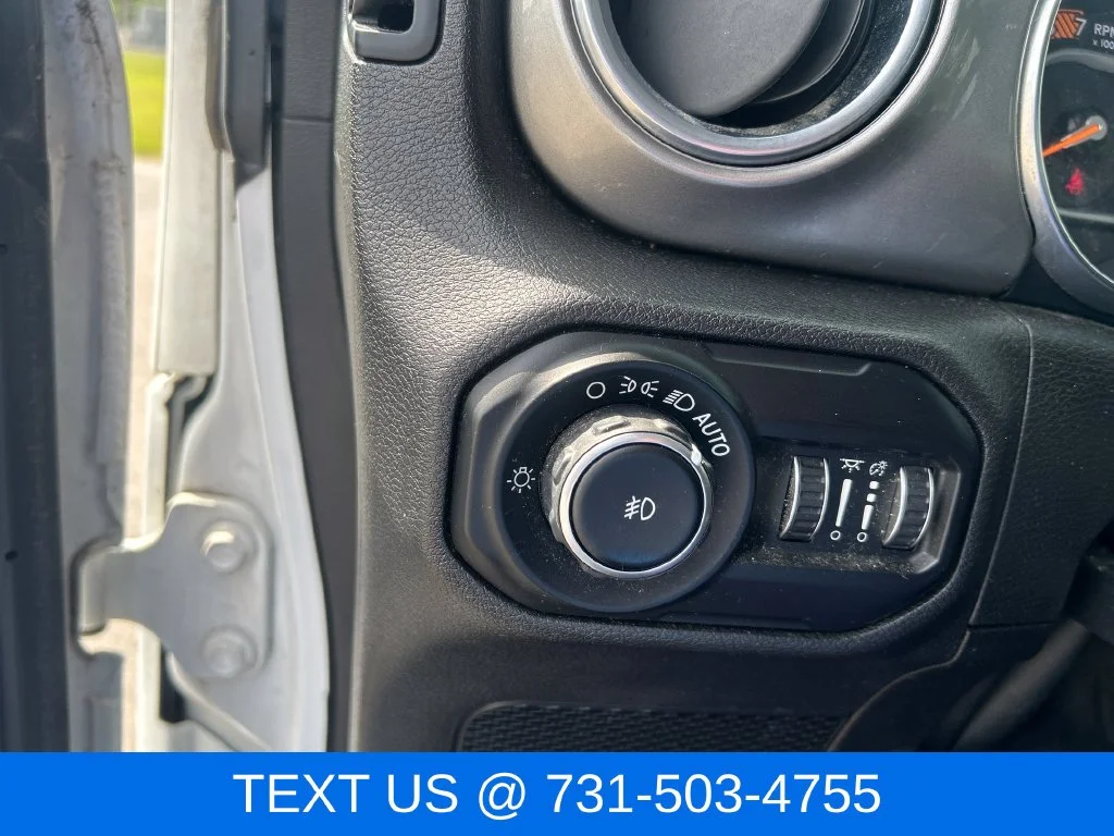 Used 2018 White Jeep Unlimited Sahara image 23