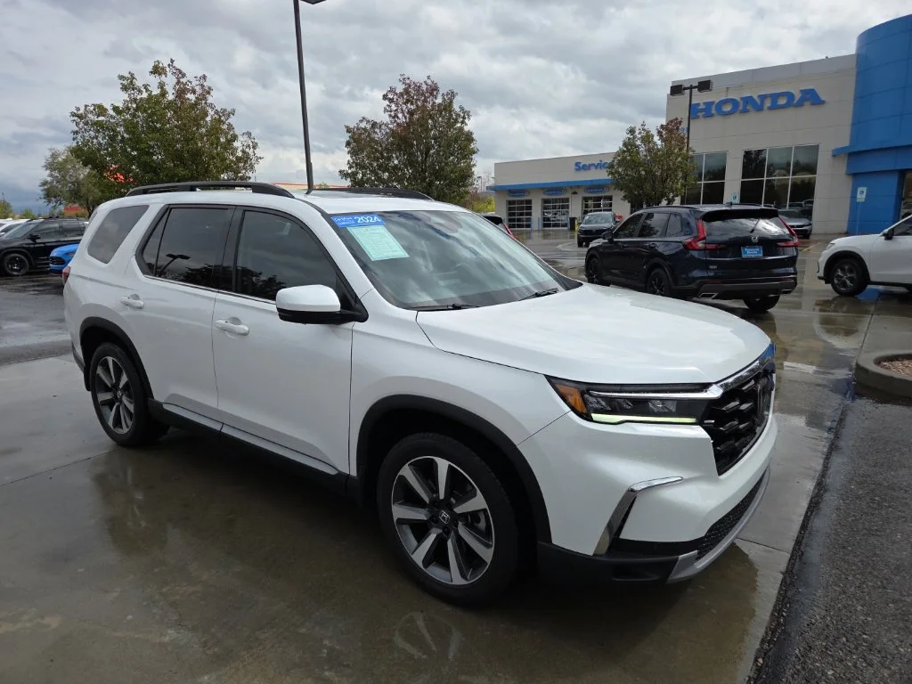 Certified Used 2024 Platinum White Pearl Honda AWD ELITE image 3