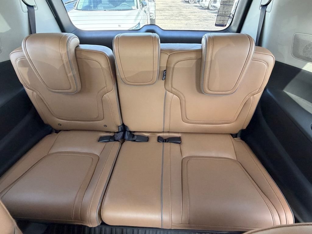 New 2027 RADIANT WHITE INFINITI Luxe 2WD image 15