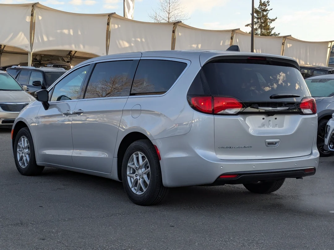 New 2026 Silver Chrysler SXT - - FWD - Power Liftgate - Power Sliding Doors - Leather - Remote Starter & More! image 6