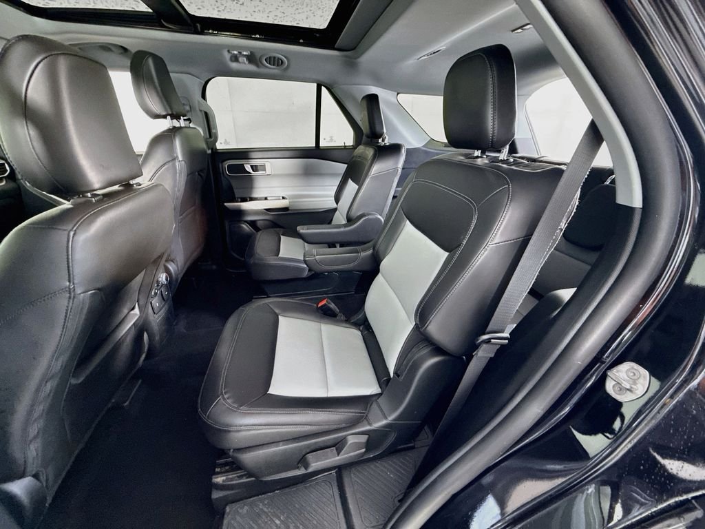 Used 2023 Agate Black Metallic Ford XLT image 24