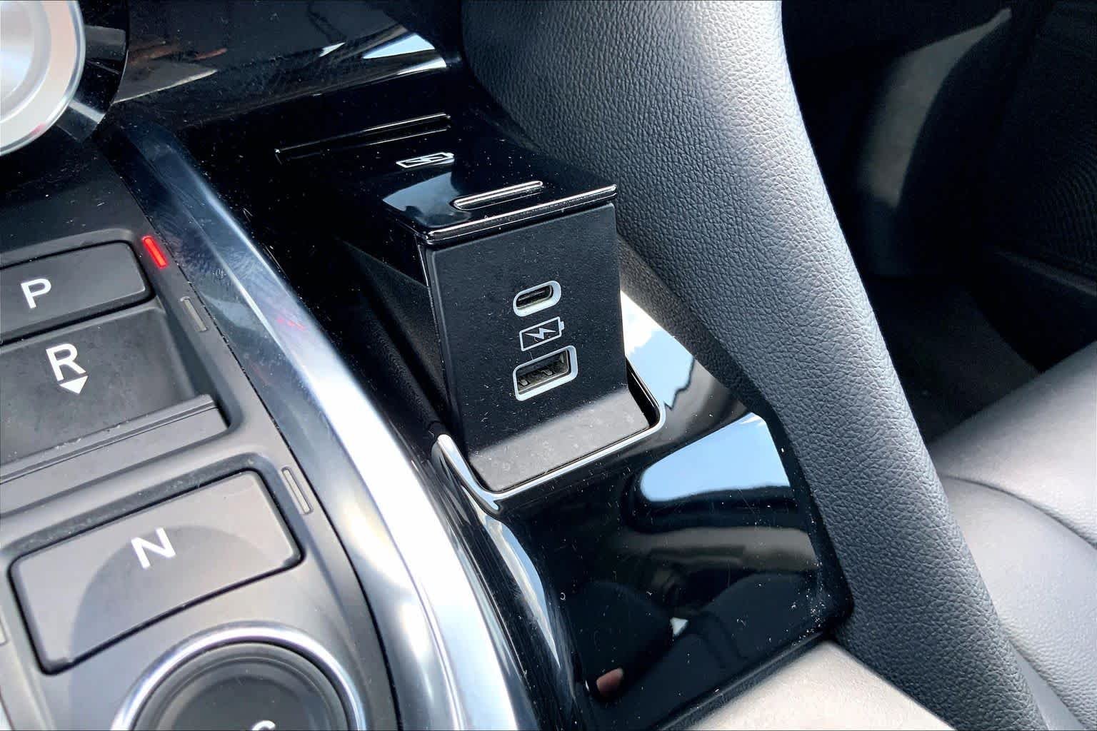 Used 2024 Liquid Carbon Metallic Acura  image 34