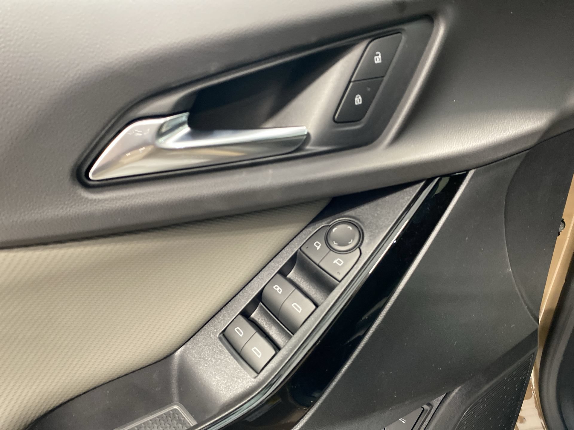 2027 Chevrolet Equinox LT - Photo 22