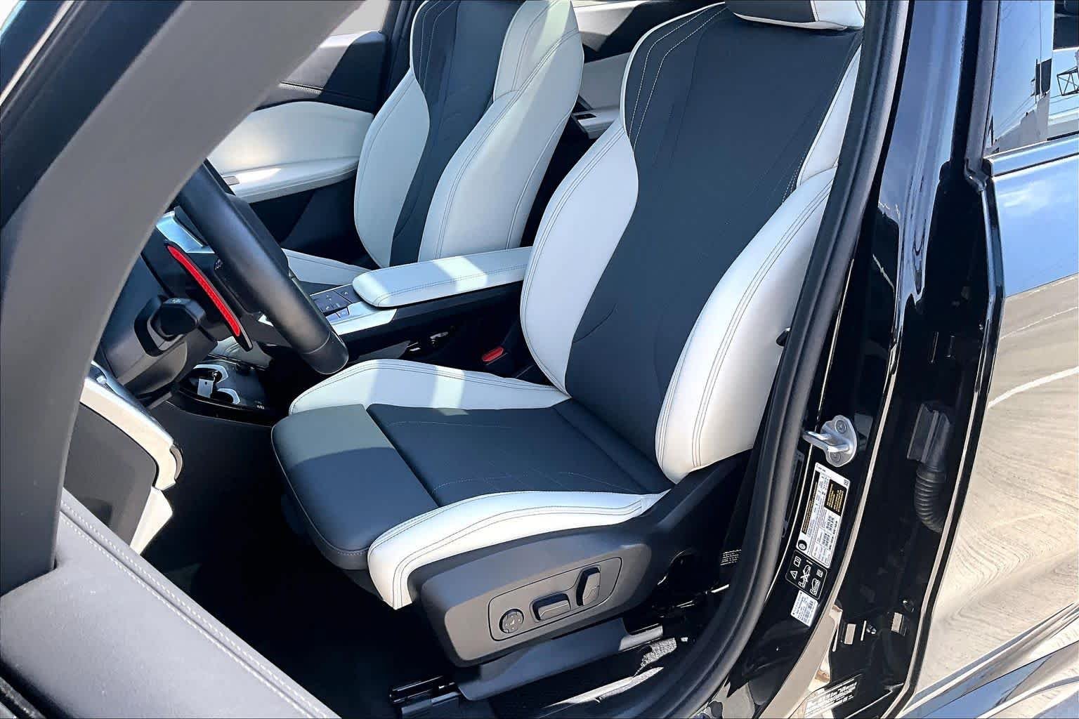 Used 2026 Black Sapphire Metallic BMW M35i image 7