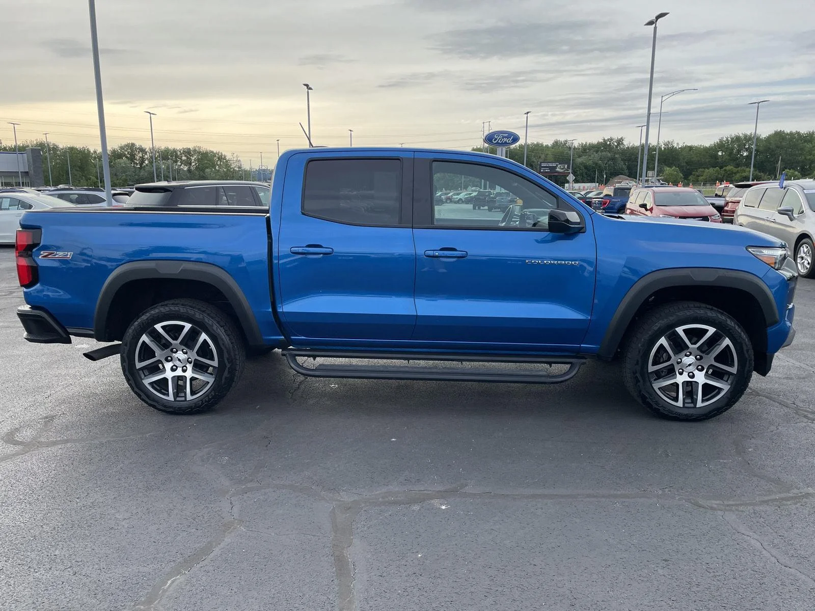Used 2023 Glacier Blue Metallic Chevrolet 4WD Z71 image 9