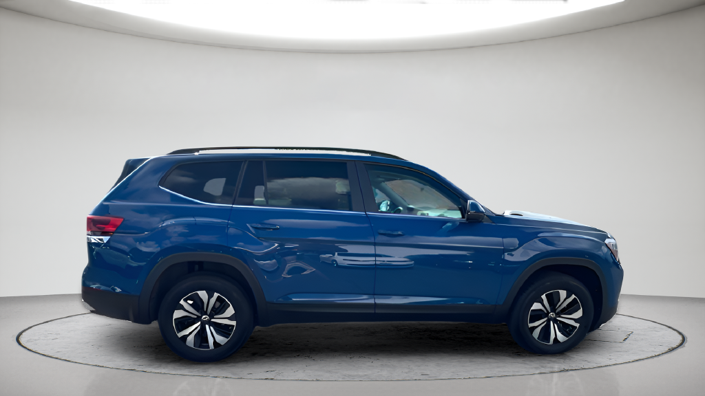 Used 2026 Blue Volkswagen SE image 9