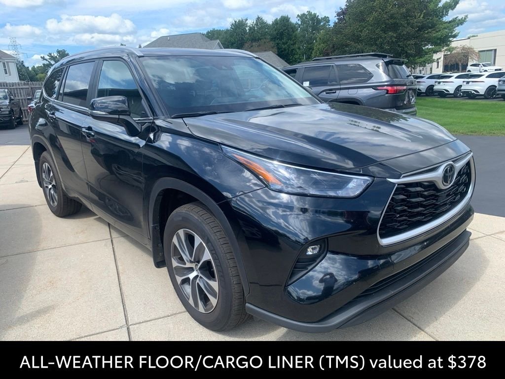Used 2025 Black Toyota XLE image 5