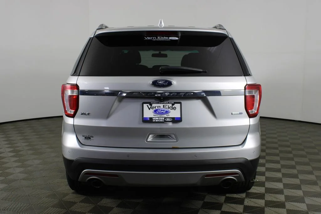 Used 2016 Ingot Silver Ford XLT image 6