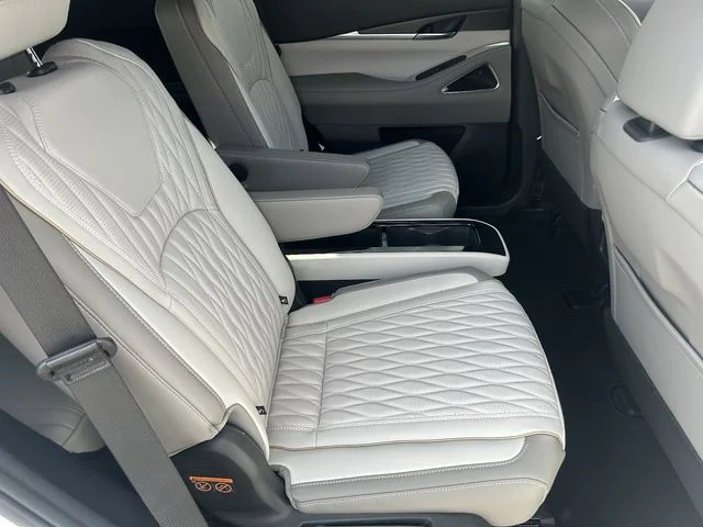 New 2027 2T RAD WHT INFINITI Autograph AWD image 15