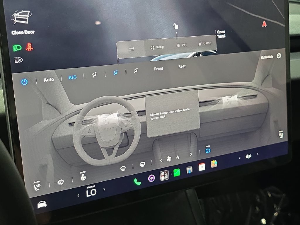 Used 2025  Tesla  image 18