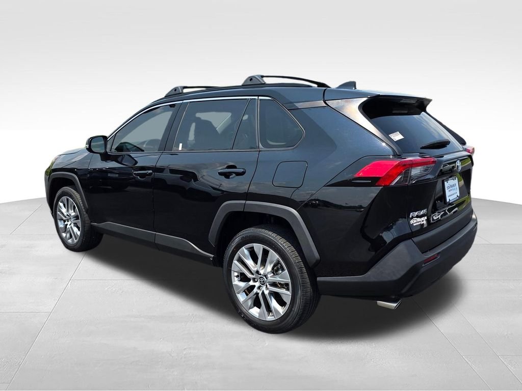 Used 2023 Black Toyota XLE Premium image 4