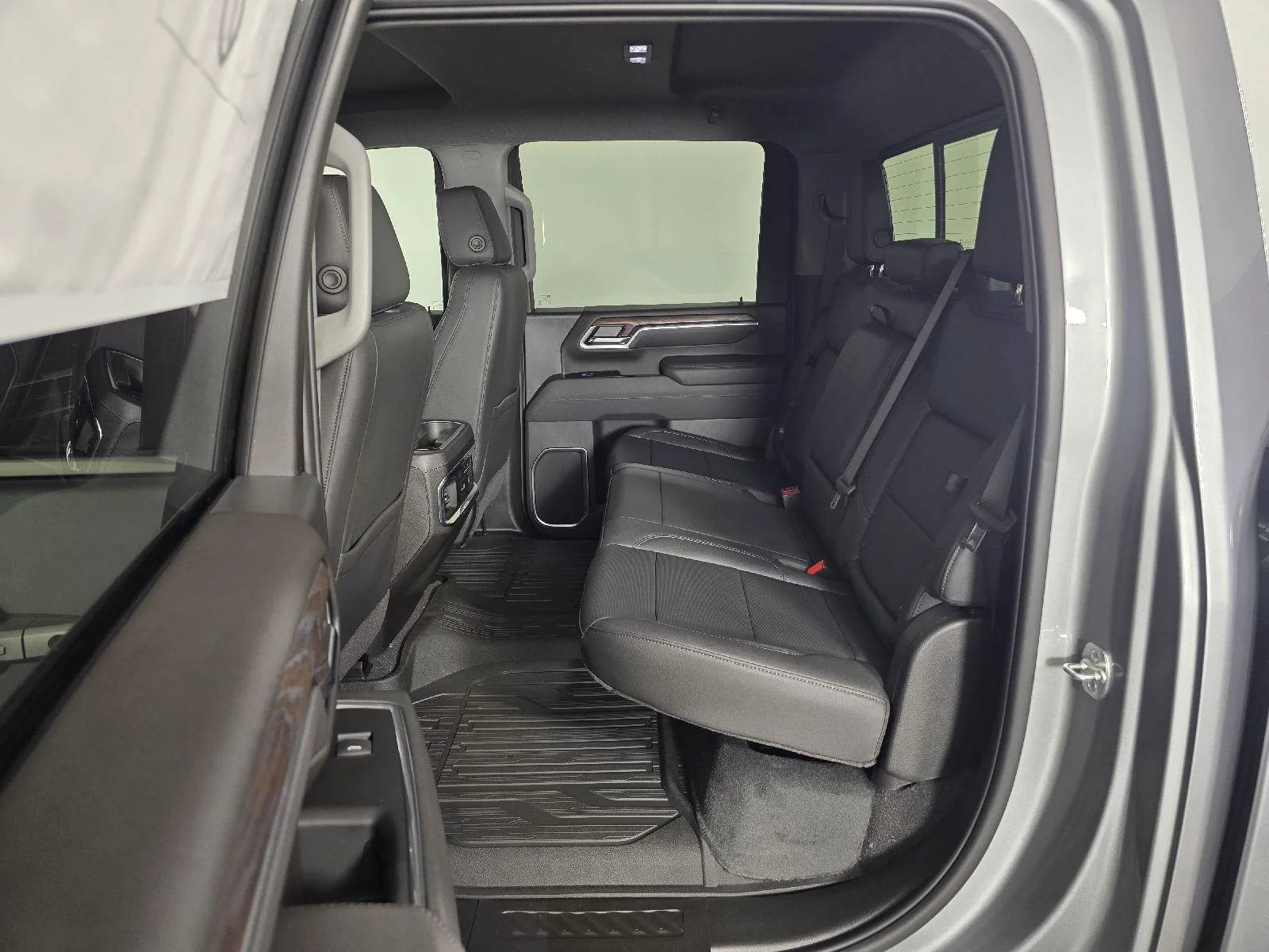 New 2025 Sterling Metallic GMC SLT image 16
