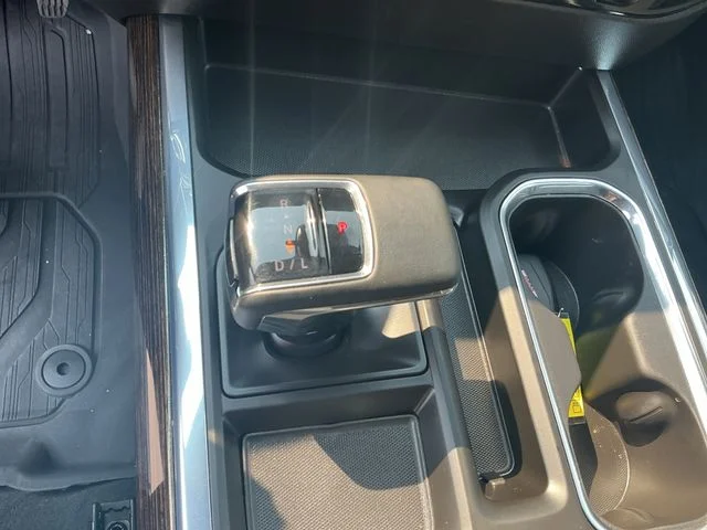Used 2024 White GMC Elevation image 18