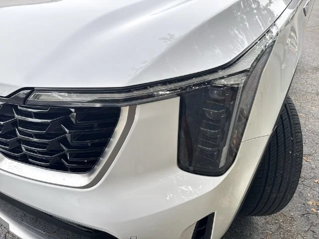 Used 2025 White Kia S image 33