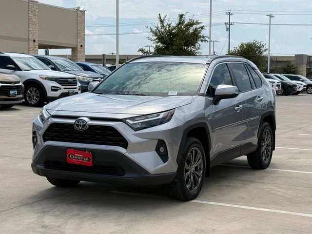 Certified Used 2023 SILVER SKY METALLIC Toyota XLE Premium image 7