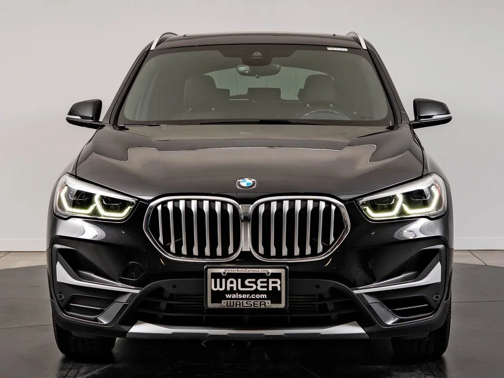 Used 2021 Black Sapphire Metallic BMW sDrive28i image 2