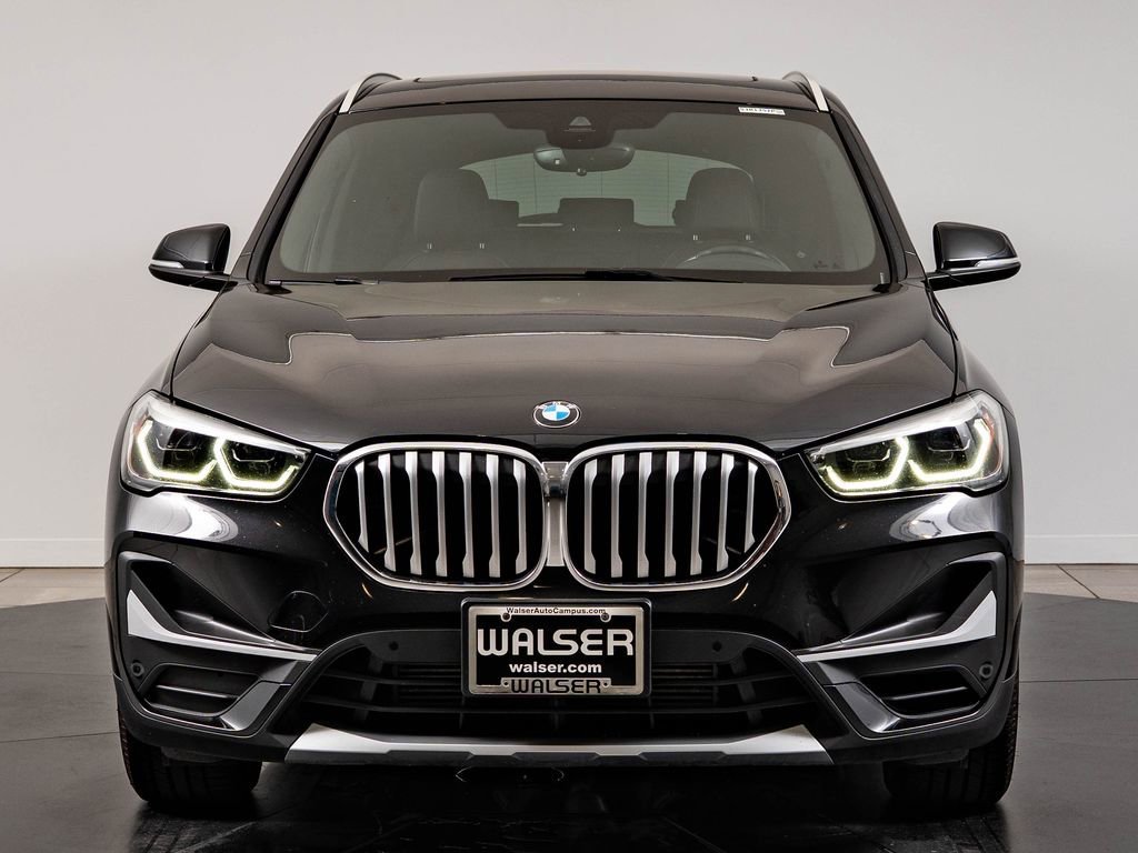 Used 2021 Black Sapphire Metallic BMW sDrive28i image 2