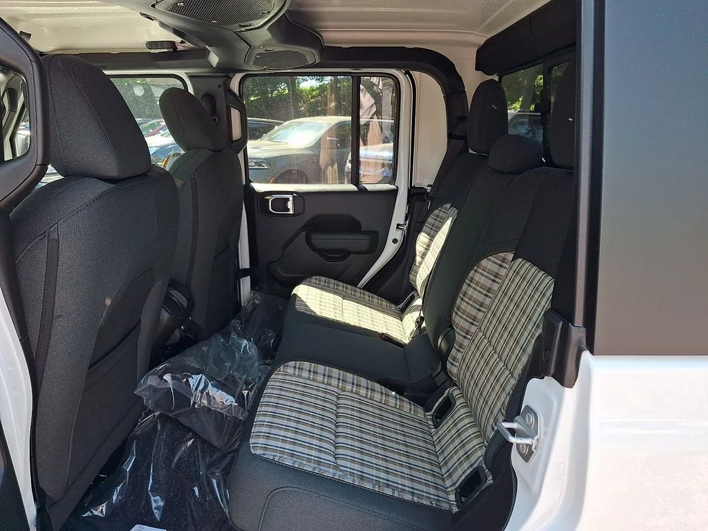 New 2026 Bright White Clear-Coat Exterior Paint Jeep 85th Anniversary Edition image 6