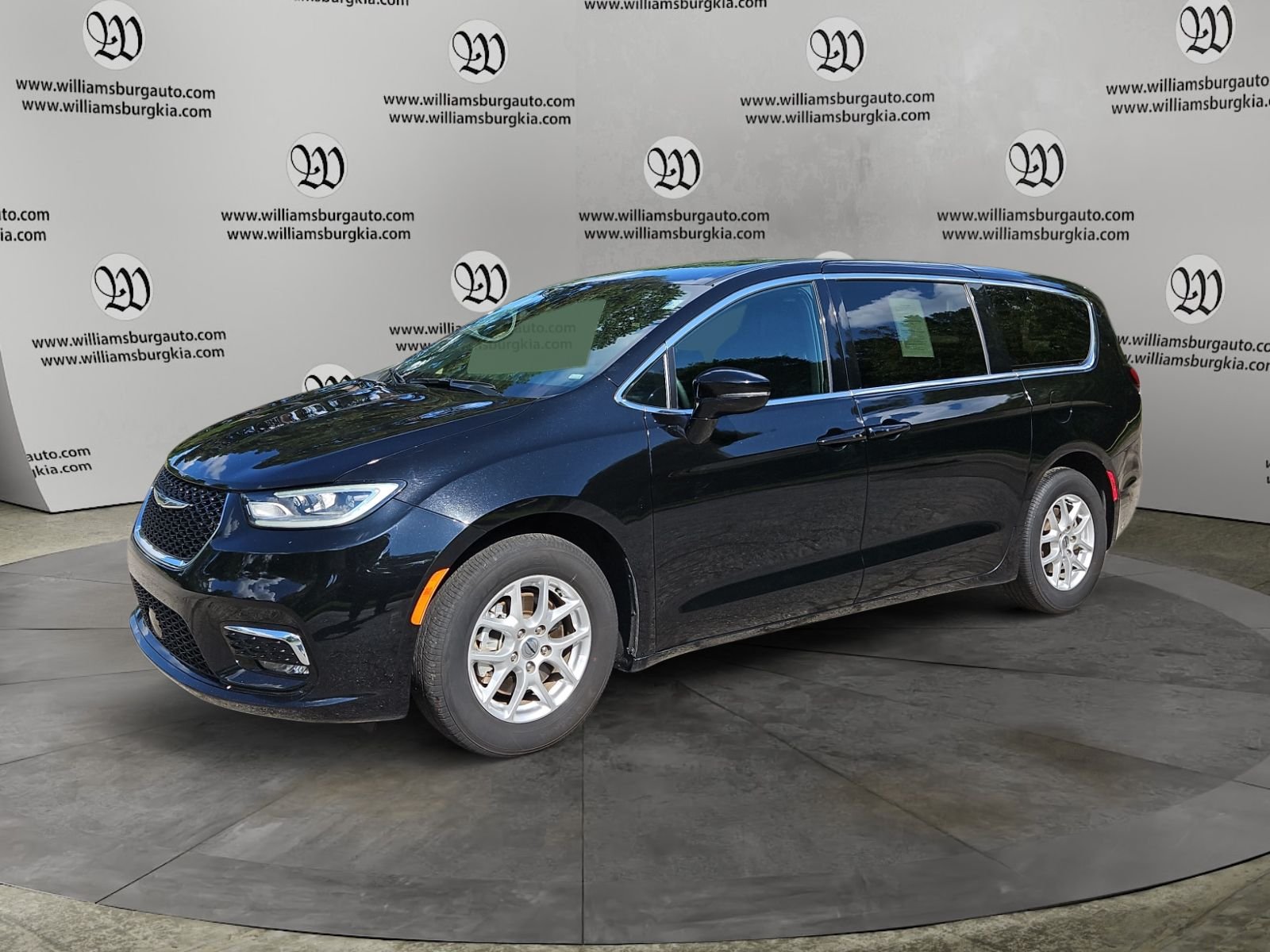 Used 2025 Black Chrysler Select image 1