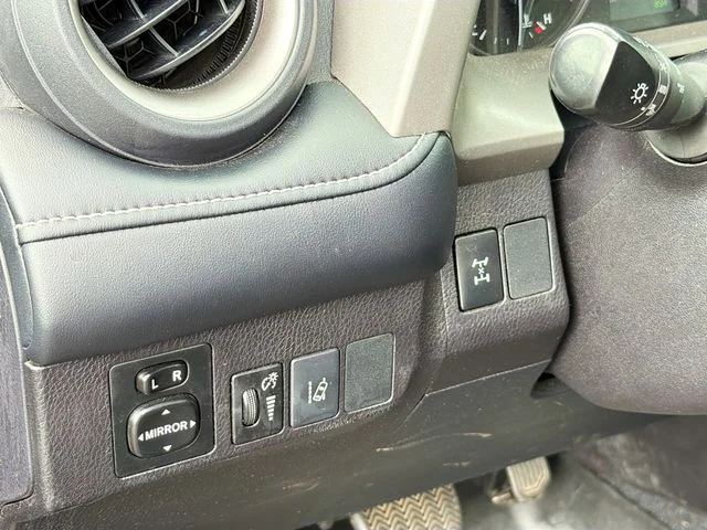 Used 2017 Black Toyota XLE image 10