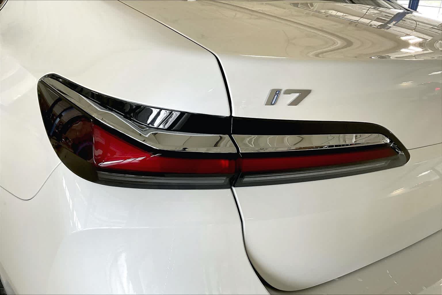 2025 BMW i7 50 - Photo 14