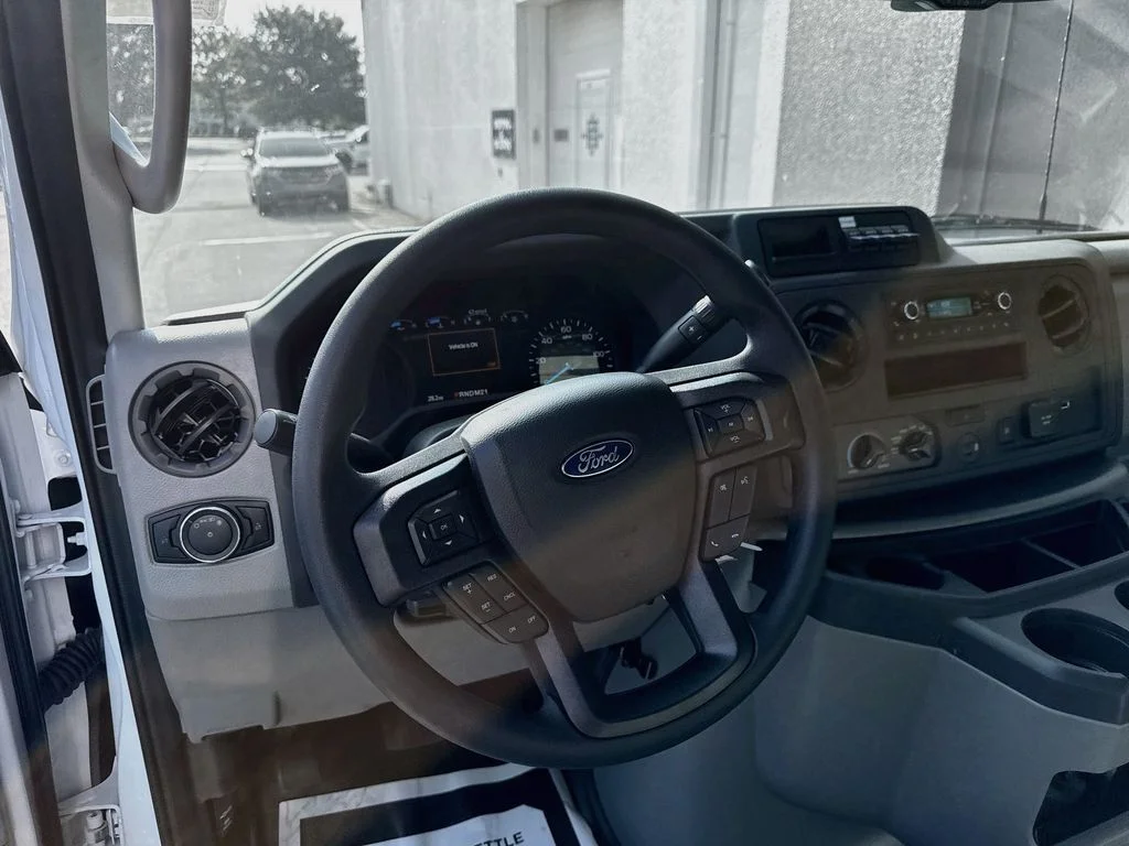 New 2027 Oxford White Ford E-350 SRW image 20