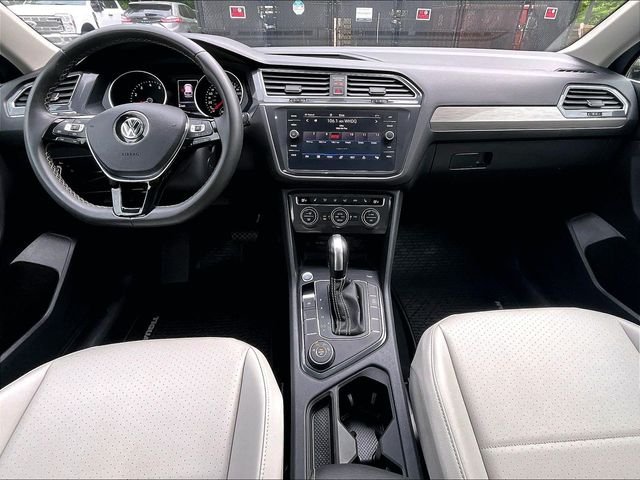 Used 2021 Gray Volkswagen 2.0T SE image 16