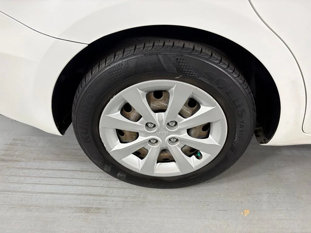 Used 2016 White Kia LX image 11