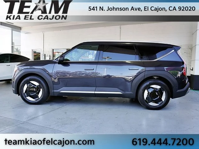 New 2026 Gray Kia Wind image 6