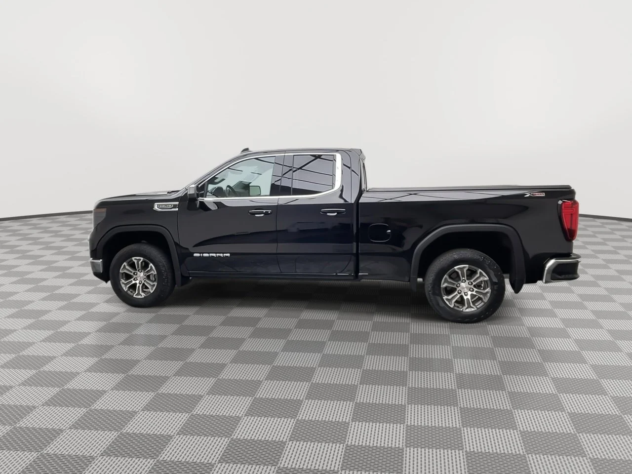 2025 GMC Sierra 1500 SLE - Photo 40