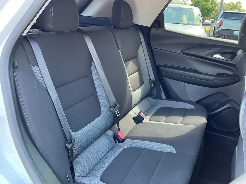 Used 2025 White Chevrolet LT image 18